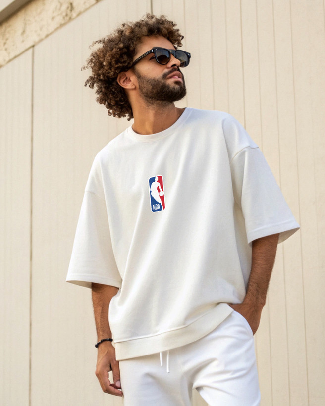 تیشرت باکسی مردانه یقهگرد پارچه دورس دونخ با چاپ طرح NBA رنگ شیری